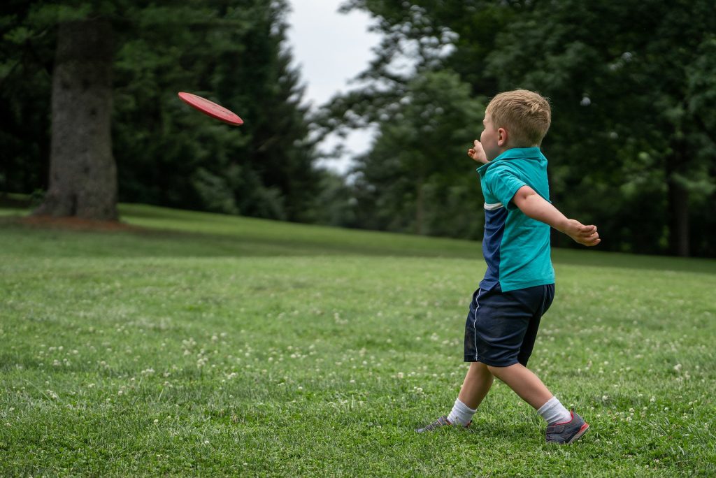 Disc golf kid